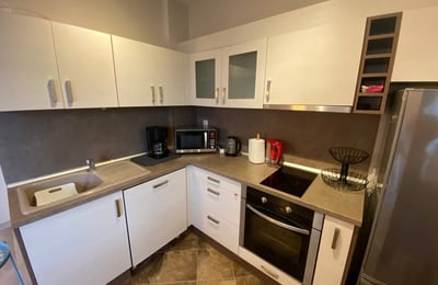 Vermietung einer geräumigen 3-Zimmer-Wohnung, Zentrum von Varna, Bulgarien